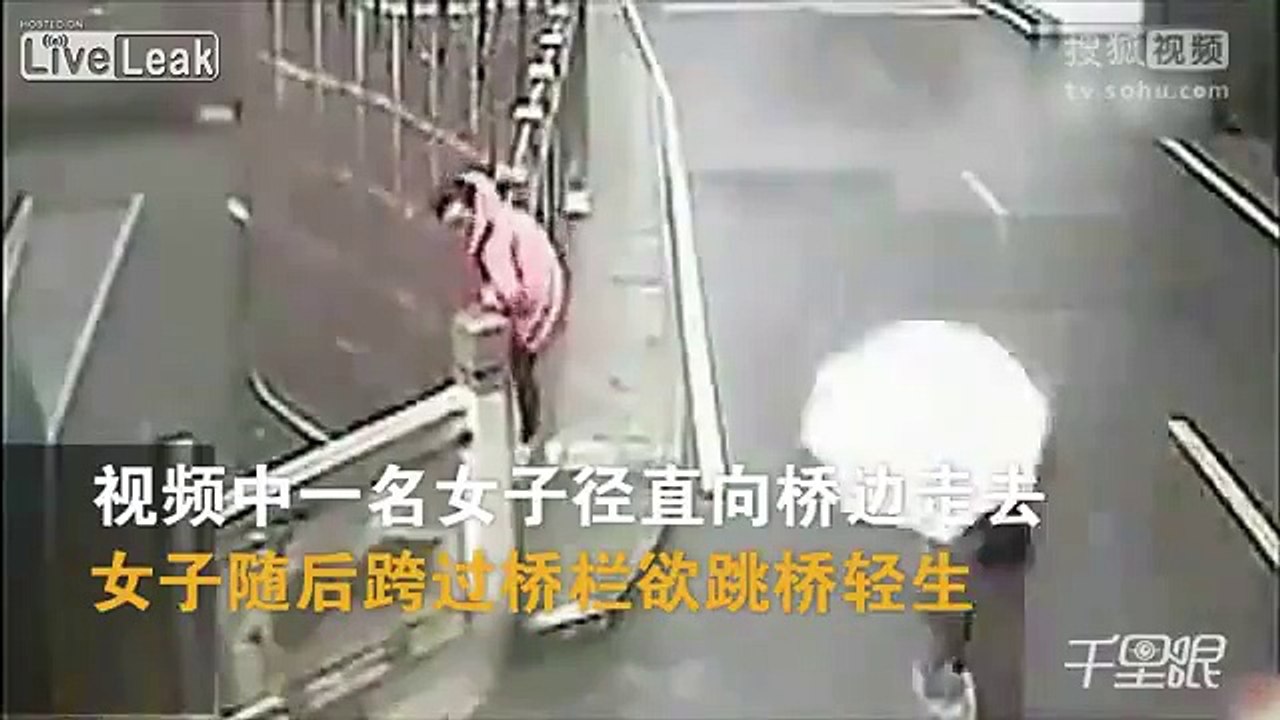 Number of people help pull suicidal woman from the bridge