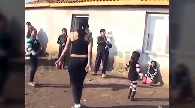 Yok Böyle Ritim Dans Roman kızı oynuyor romancips