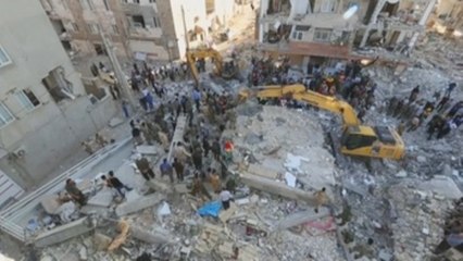 El presidente de Irán visita las zonas afectadas por el terremoto