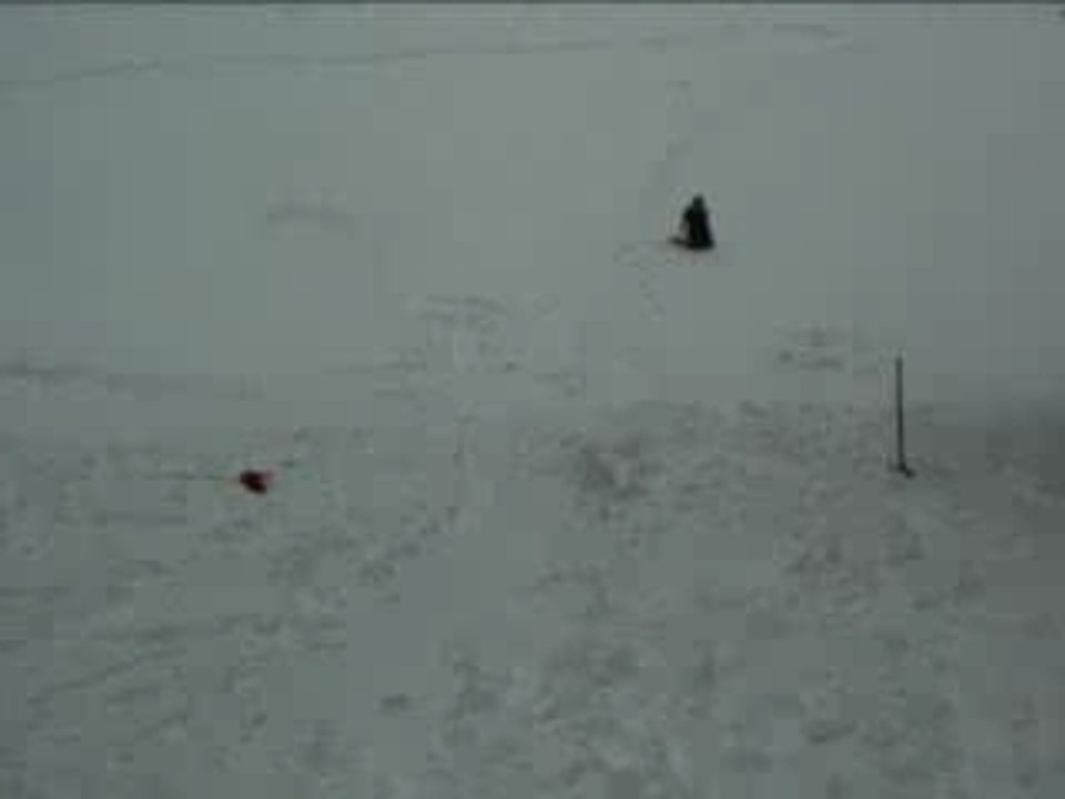 Xavier essaie de toucher le ciel