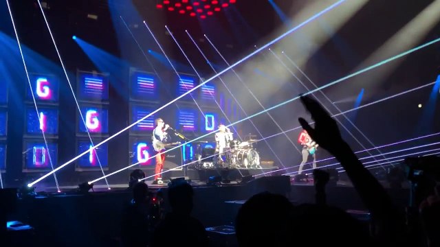 Muse - Dig Down, Yokohama Arena, Yokohama, Japan 11/13/2017