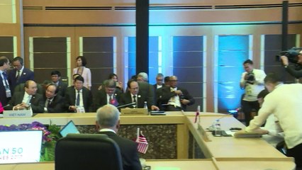 Trump cierra una gira "muy exitosa" en Asia