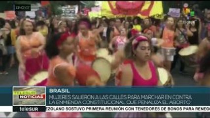 Télécharger la video: Miles de mujeres protestan contra la penalización del aborto en Brasil