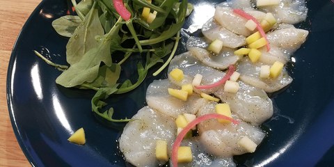 Carpaccio de Saint-Jacques à l'huile de vanille