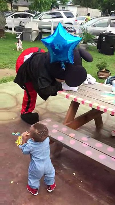 Mickey qui twerk