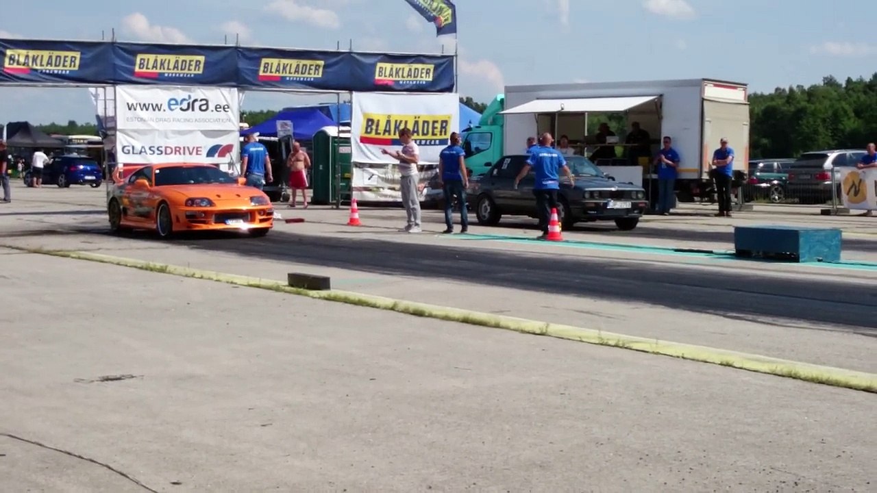 1.4mile Drag Race - BMW E30 320 2.5 Turbo VS 2JZ Toyota Supra MK4