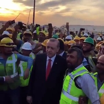 Kuveyt'teki Türk işçiler Erdoğan'ı bu tezahüratla karşıladı
