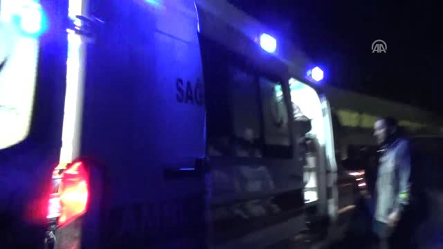 Hafif Ticari Araç, Park Halindeki Tıra Çarptı: 1 Ölü, 3 Yaralı