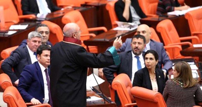 CHP'li Tanal'dan Skandal Açıklama: Kırmızı, Sarı ve Yeşil Özgürlüğün Rengidir