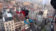 شاهد: رجل يطير من برج إسطنبول