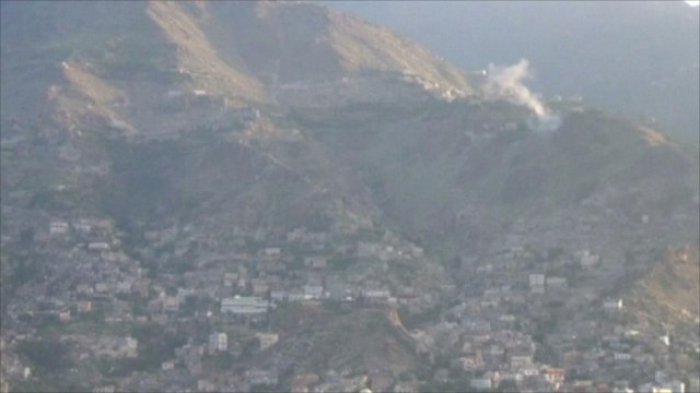 طائرات التحالف العربي تقصف الشرعية في تعز