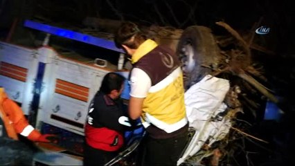 Domates Yüklü Kamyon Traktöre Çarptı: 1 Ölü, 1 Ağır Yaralı