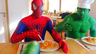 Cooking Spaghetti with Chef HULK! Cutt with Knife? Spiderman Frozen Elsa Joker IRL