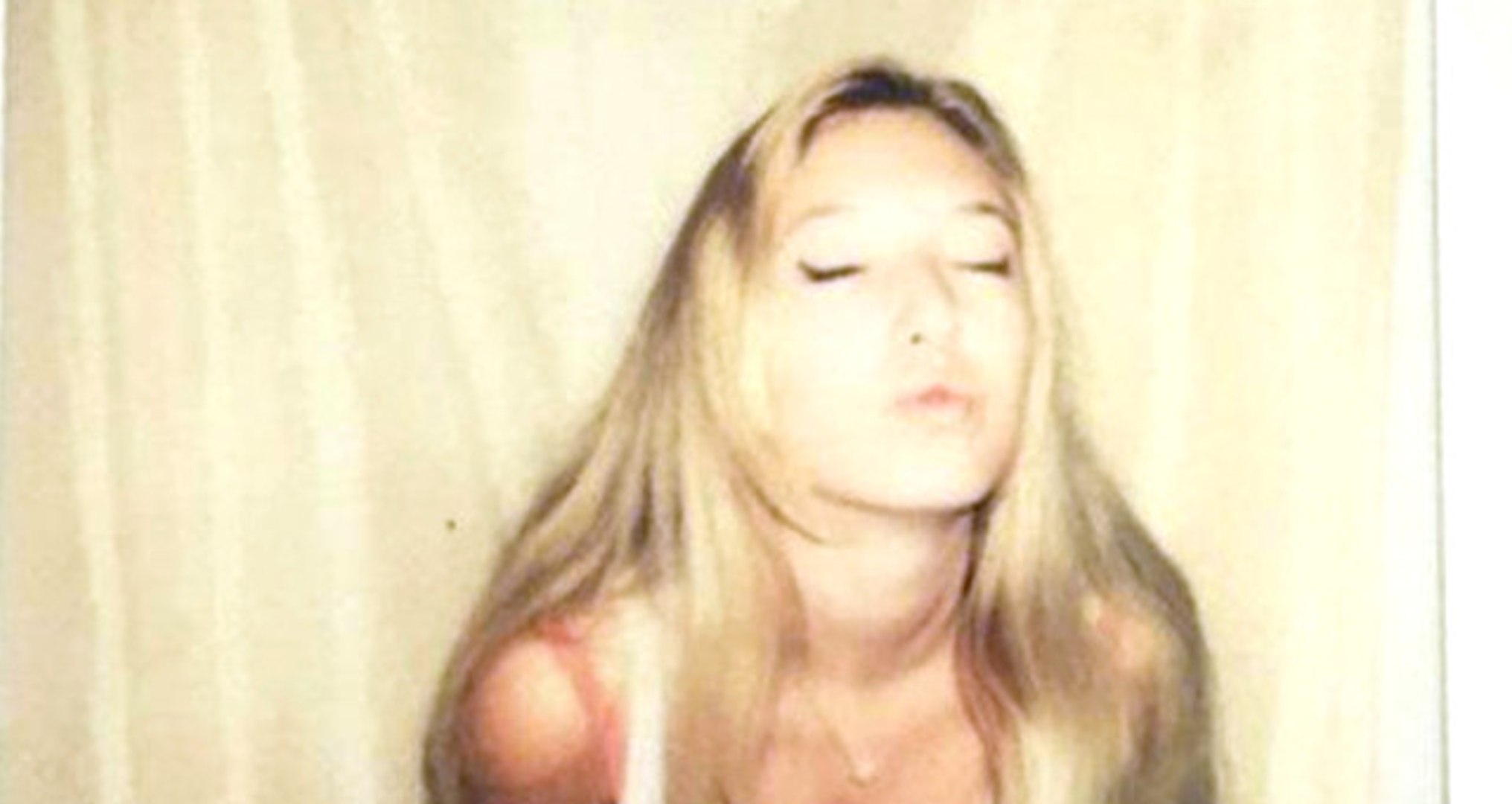 Yasemin Erbil, Çıplak Telefon Görüşmesini Sosyal Medyada Paylaştı