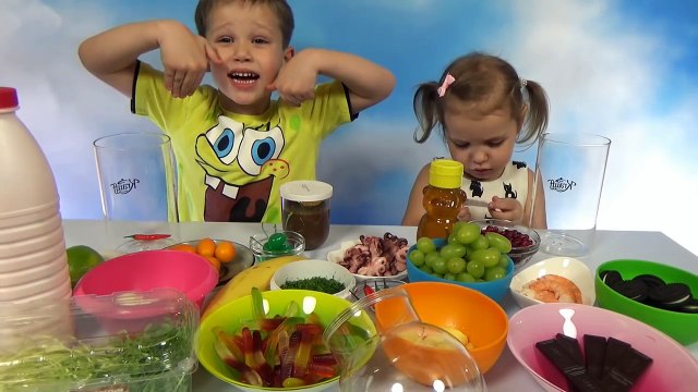 Смузи челлендж с осьминогами и червяками от Макса и Кати Smoothies Challenge with worms and octopus