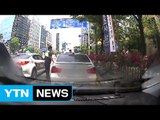 [영상] 무면허 운전 남성 도주극...시민 도움으로 검거 / YTN (Yes! Top News)