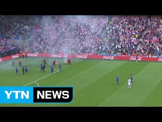 체코-크로아티아전, '화염 투척'으로 얼룩 / YTN (Yes! Top News)