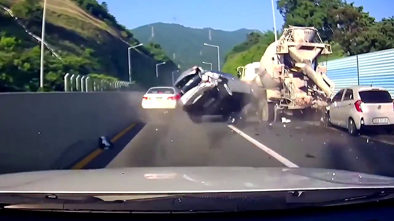 Russia's Bad drivers Compilation