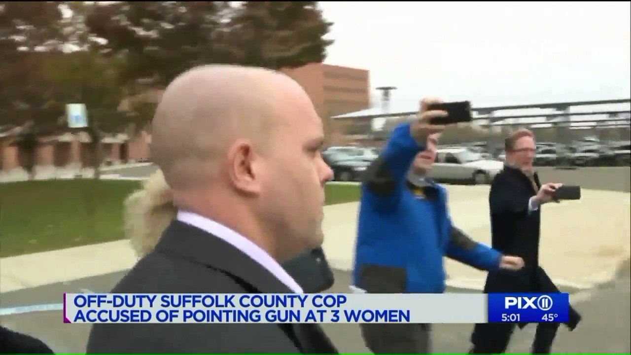 Off-Duty New York Officer Accused of Pointing Gun at 3 Women