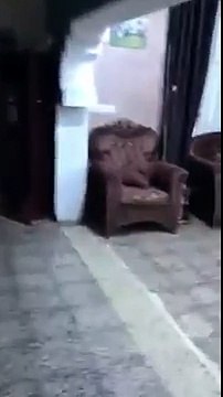 فديو مباشر اثناء الهزة الارضية في بغداد يوضح قوة الهزة واهتزاز البيوت 12.11.2017