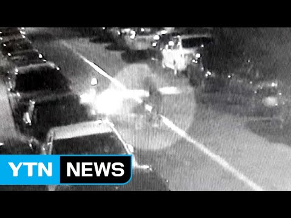 귀가하는 여성 쫓아가 오토바이 날치기 / YTN (Yes! Top News)