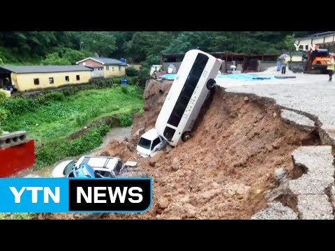 장맛비에 주차장 무너져 차량 6대 파묻혀 / YTN (Yes! Top News)