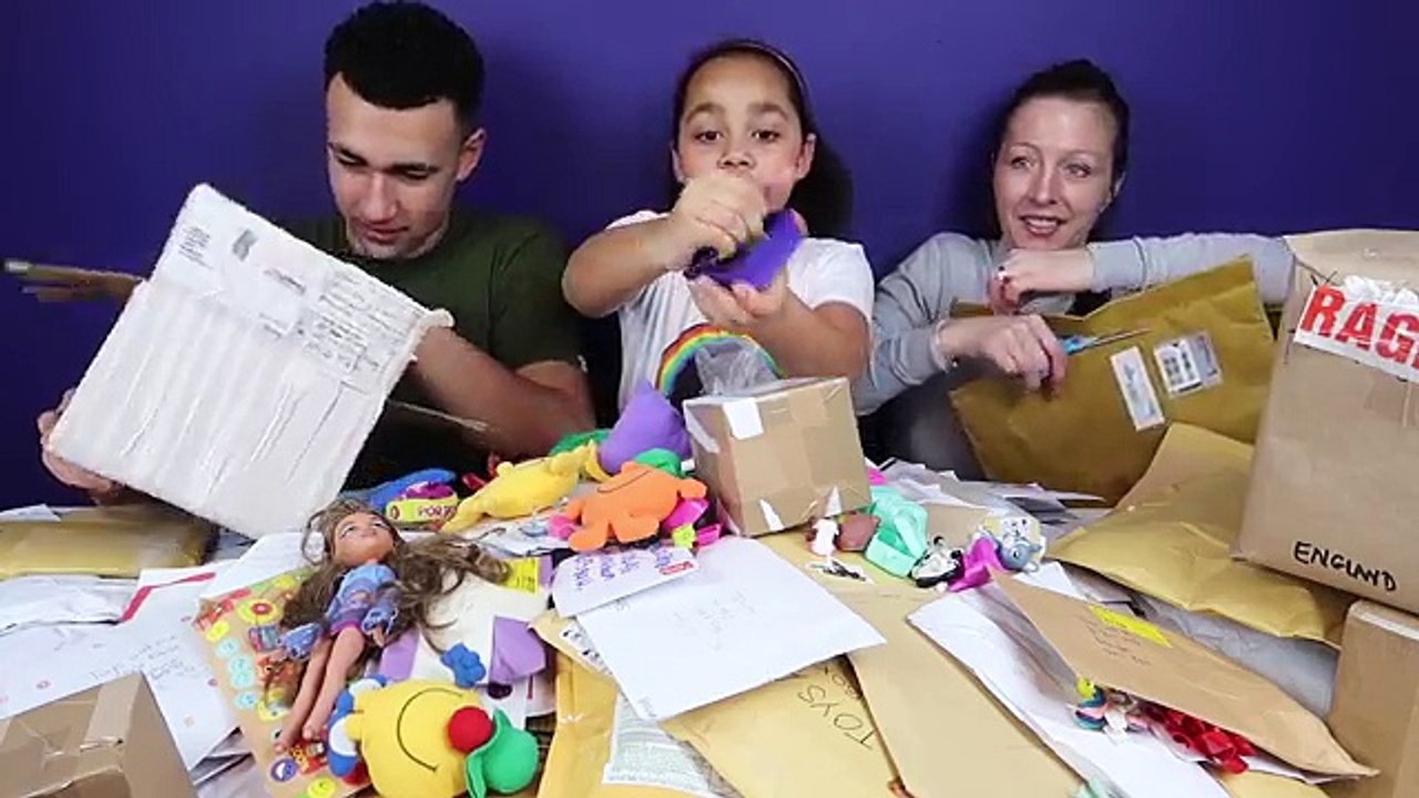 Giant Surprise Presents Fan Mail Toy Opening - Shopkins Num Noms Candy Disney Toys