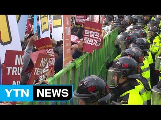 둘로 나뉜 광장...물리적 충돌에 돌아온 차 벽 / YTN