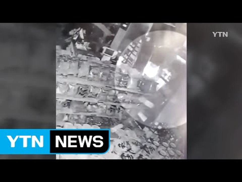차로 편의점 들이받고 금품 훔쳐 달아난 30대 검거 / YTN (Yes! Top News)