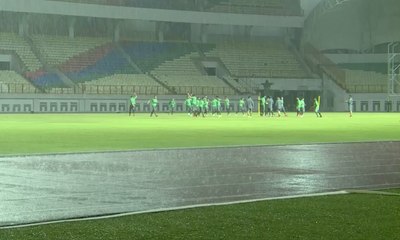 Jelang Laga VS Suriah, Timnas Latihan Meski Hujan Deras