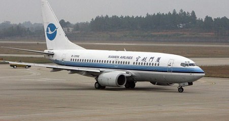 Hostes, Uçağın Kapısından Yere Düştü, Ölümden Döndü