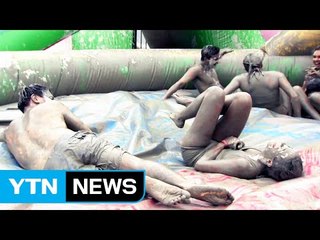 '진흙에 뒹굴고 풍덩!'...보령 머드축제 개막 / YTN (Yes! Top News)