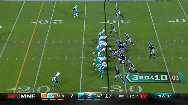 Sea parts for Devin Funchess on 28-yard screen-pass TD