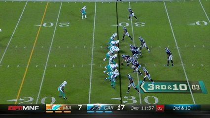 Sea parts for Devin Funchess on 28-yard screen-pass TD