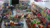 Sleepy shopkeeper dozes through robbery