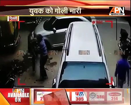 Man shot outside a bank in Delhi, caught in CCTV