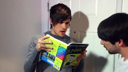 SMOSH VS ZOMBIES-Oi2jIyeTI3g