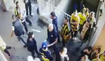 Galatasaray - Fenerbahçe derbisinde bıçaklı kavga kamerada