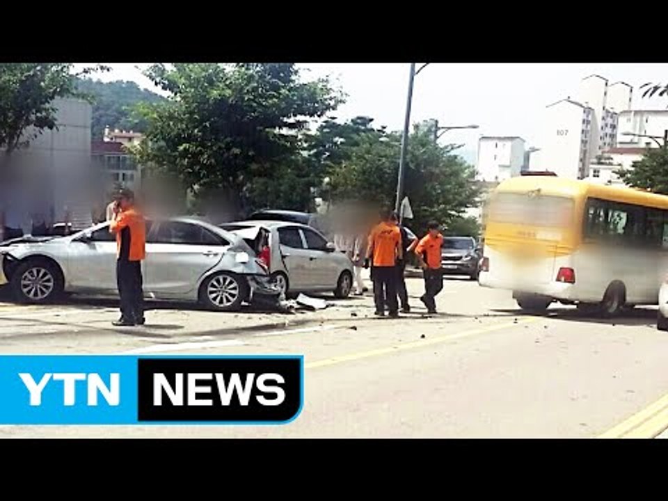 용인 마을버스 비탈길 미끄러져...7명 사상 / YTN (Yes! Top News)