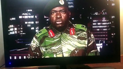 Zimbabve krizi: Ordu yönetimi ele geçirdi