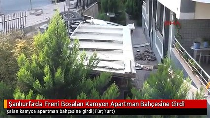 Şanlıurfa'da Freni Boşalan Kamyon Apartman Bahçesine Girdi