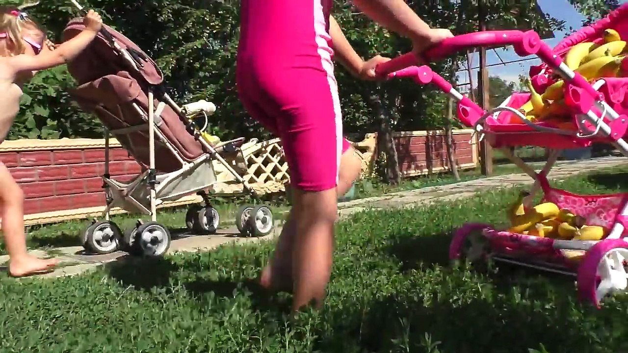 Learn Colors with Baby Banana Pool for Children Song Finger Family Nursery Rhymes for kids Colours-HTNWsQOmOlQ