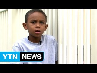 [영상] 수영장에 빠진 2살배기 구한 7살 소년 / YTN (Yes! Top News)