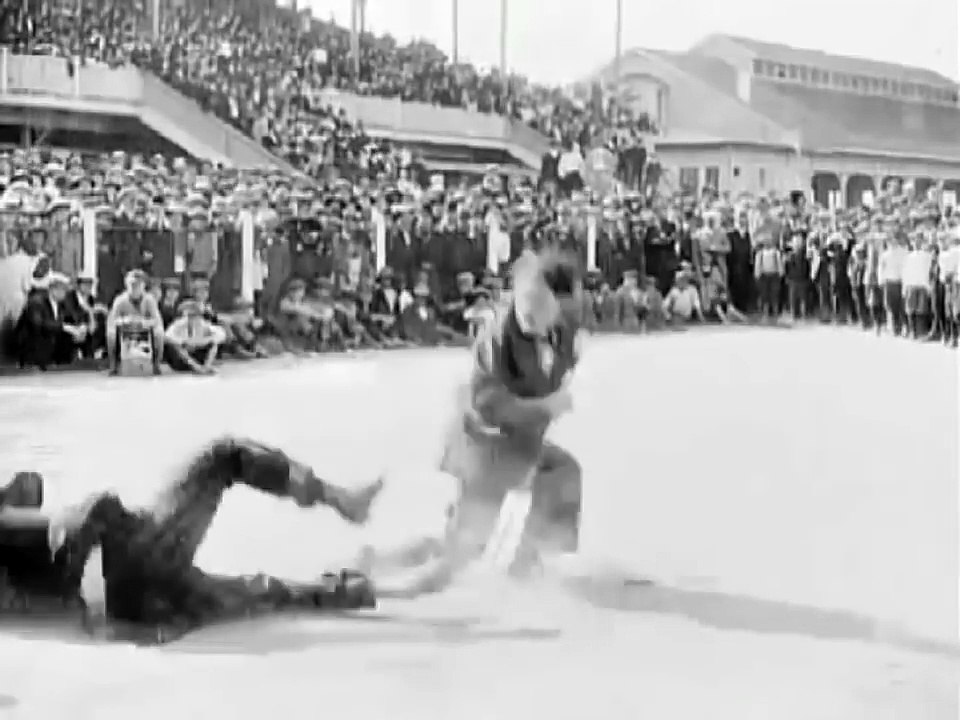 Mabel's Busy Day (1914) Charlie Chaplin & Mabel Normand - Mack Sennett