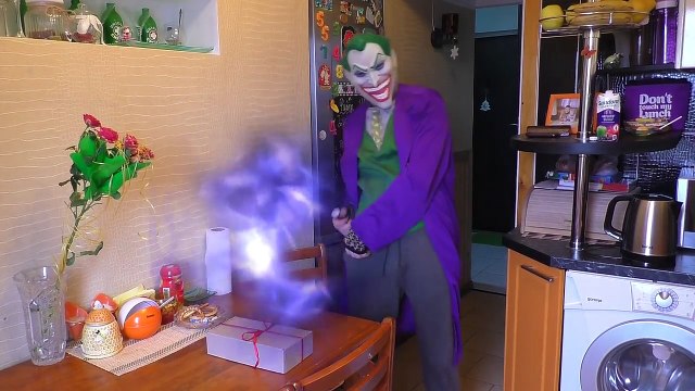 Bad Baby БИТВА Вредные Детки против Джокера Для детей Kids Children Margo Baby vs Joker IRL-MS6zlMhaMOQ