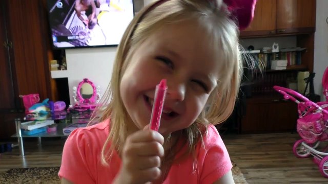 Bad Baby Пранки Над Мамой Маргарита Накрасила спящую Маму Видео для детей Плохие детки Prank Margo!-OzUJxsgfbBU