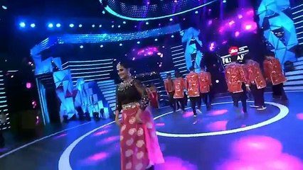 JYOTIKA SURYA, VAMSI PAIDIPALLI _ FILM FARE AWARDS 2017-SDpIsPDFXXs