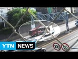 고속도로에서 화물차 넘어져 교통 정체 / YTN (Yes! Top News)