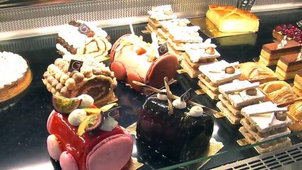 Pâtissiers, épiciers, bouchers, les commerçants sont en plein rush