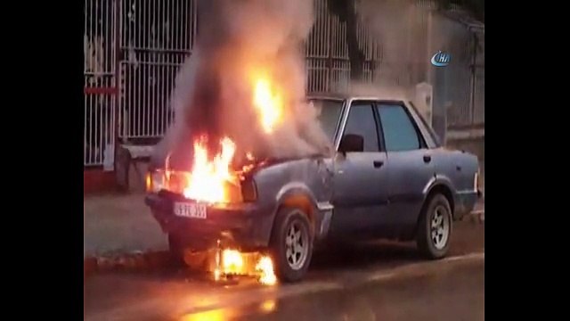 Seyir halindeki otomobil alev topuna döndü